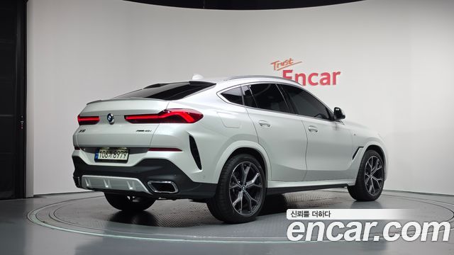 BMW X6 xDrive40i M Sport — пробег 62 563 км — фото 2 из 5