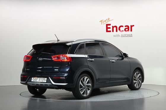 Kia Niro Prestige — пробег 132 865 км — фото 2 из 5