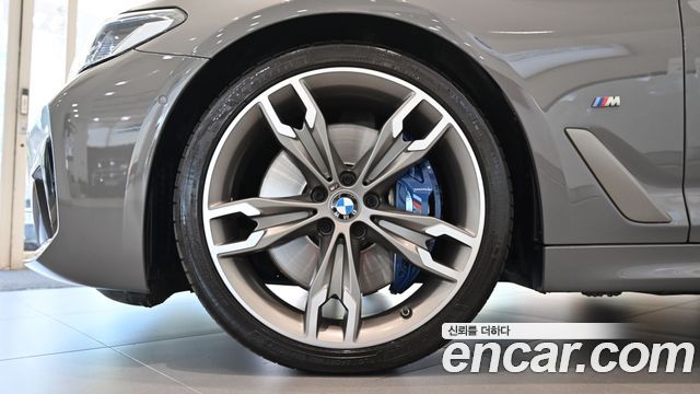 BMW 5-Series M550i xDrive — пробег 72 003 км — фото 5 из 5