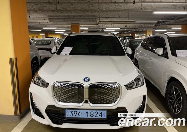 BMW iX1 eDrive 20 M Sport — пробег 1 км — фото 1 из 5