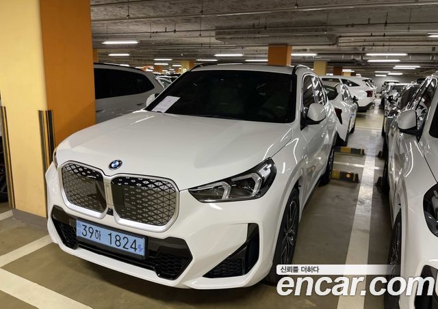 BMW iX1 eDrive 20 M Sport — пробег 1 км — фото 2 из 5