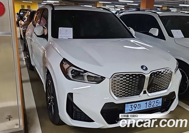 BMW iX1 eDrive 20 M Sport — пробег 1 км — фото 2 из 5