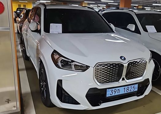 BMW iX1 eDrive 20 M Sport — пробег 1 км — фото 2 из 5
