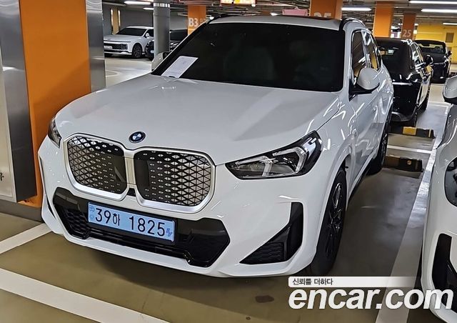 BMW iX1 eDrive 20 M Sport — пробег 1 км — фото 4 из 5