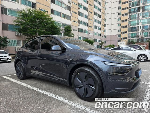 Tesla Model Y Premium RWD — пробег 784 км — фото 3 из 5