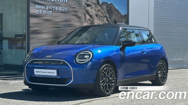 Mini Cooper SE Favoured — пробег 4 429 км — фото 1 из 5
