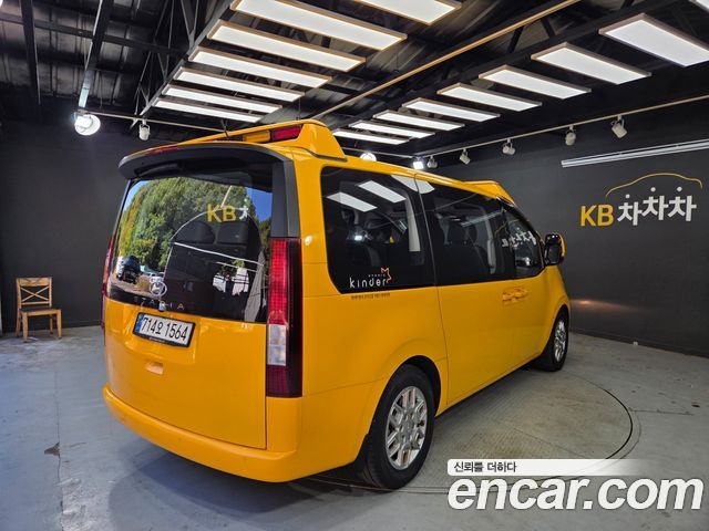Hyundai Staria L3.5  Kinder Safety Car 11-Seater — пробег 58 750 км — фото 2 из 5