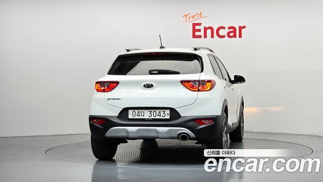 Kia Stonic из Кореи Encar
