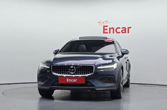 Volvo V60 T5 Pro AWD — пробег 63 147 км — фото 3 из 5