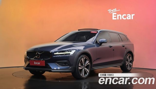 Volvo V60 T5 Pro AWD — пробег 63 147 км — фото 1 из 5