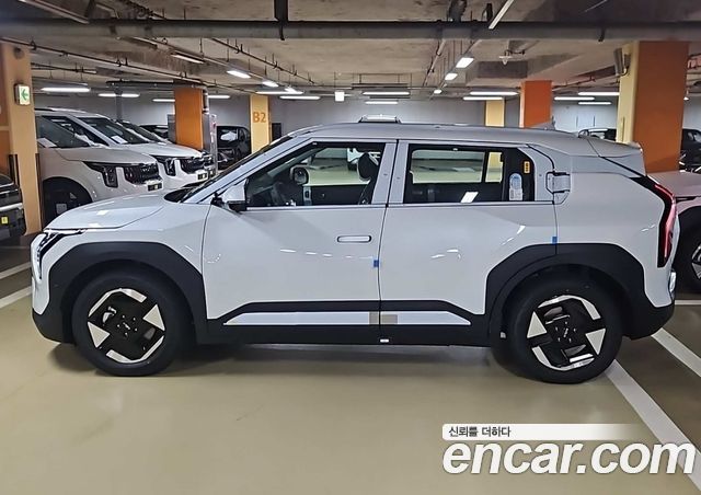 Kia EV3 Long Range 2WD AIr — пробег 1 км — фото 2 из 5