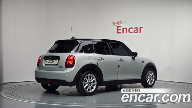Mini Cooper 5Door HIGH 3rd — пробег 28 546 км — фото 2 из 5