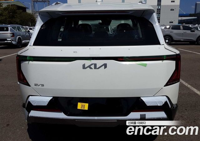 Kia EV5 Long Range 2WD Earth — пробег 1 км — фото 3 из 5