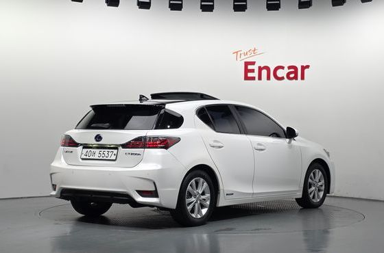 Lexus CT200h 1.8 Supreme ZWA10 — пробег 53 266 км — фото 2 из 5