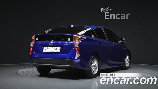 Toyota Prius 1.8 E — пробег 113 751 км — фото 2 из 5