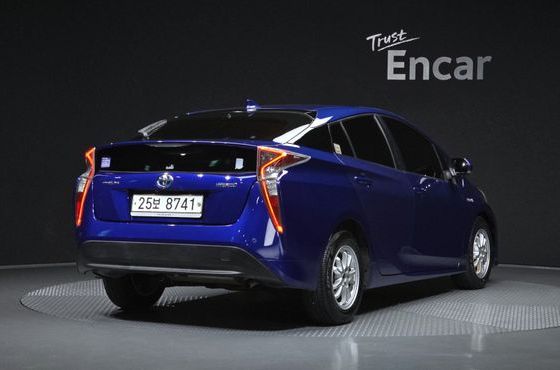 Toyota Prius 1.8 E — пробег 113 751 км — фото 2 из 5