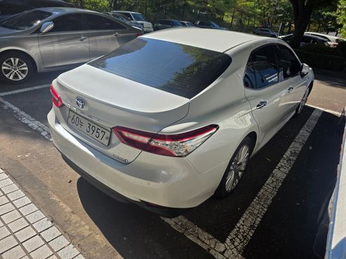 Toyota Camry 2.5 XLE Hybrid — пробег 229 609 км — фото 2 из 5