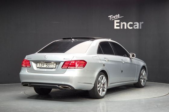 Mercedes-Benz E-Class E300 4MATIC Avantgarde — пробег 135 496 км — фото 2 из 5