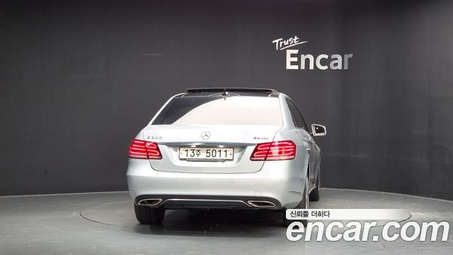 Mercedes-Benz E-Class E300 4MATIC Avantgarde — пробег 135 496 км — фото 4 из 5