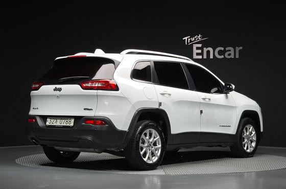 Jeep Cherokee 2.4 Longitude AWD — пробег 113 033 км — фото 2 из 5