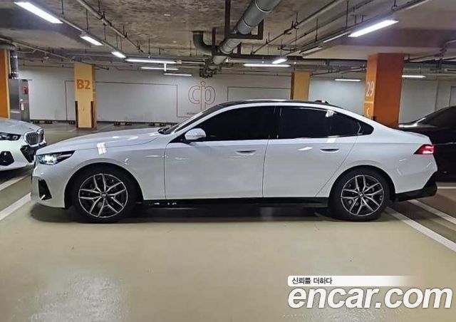 BMW 5-Series 520i M Sport — пробег 1 км — фото 5 из 5