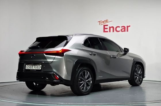 Lexus UX 2.0 F-Sport 2WD — пробег 64 056 км — фото 2 из 5