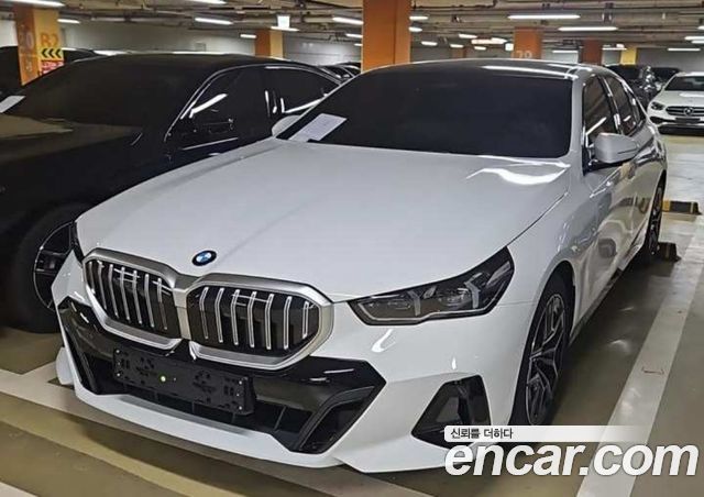 BMW 5-Series 520i M Sport — пробег 1 км — фото 1 из 5