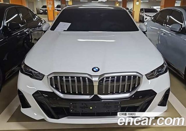 BMW 5-Series 520i M Sport — пробег 1 км — фото 2 из 5