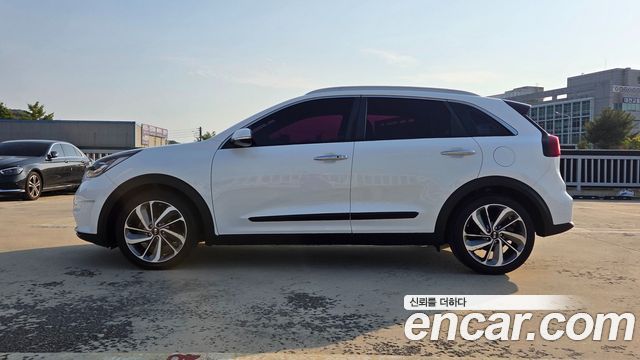 Kia Niro Noblesse — пробег 206 735 км — фото 4 из 5