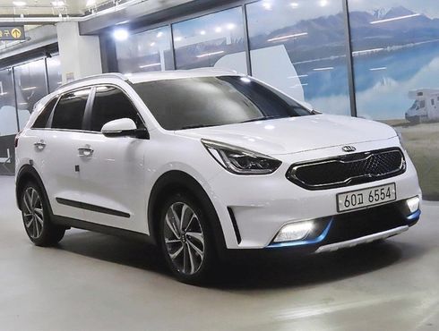 Kia Niro Prestige — пробег 144 966 км — фото 2 из 5