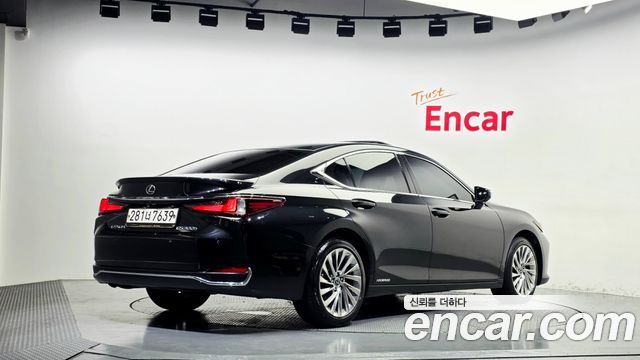 Lexus ES Executive — пробег 104 076 км — фото 2 из 5