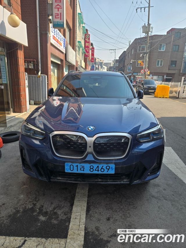 BMW iX3 M Sports — пробег 7 200 км — фото 1 из 5
