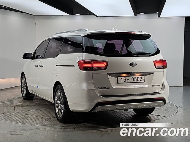 Kia Carnival 7-seater Limousine VIP — пробег 179 200 км — фото 3 из 5