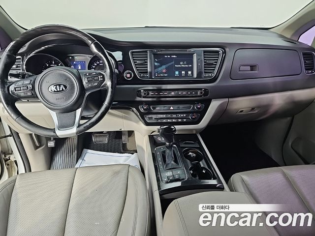 Kia Carnival 7-seater Limousine VIP — пробег 179 200 км — фото 5 из 5