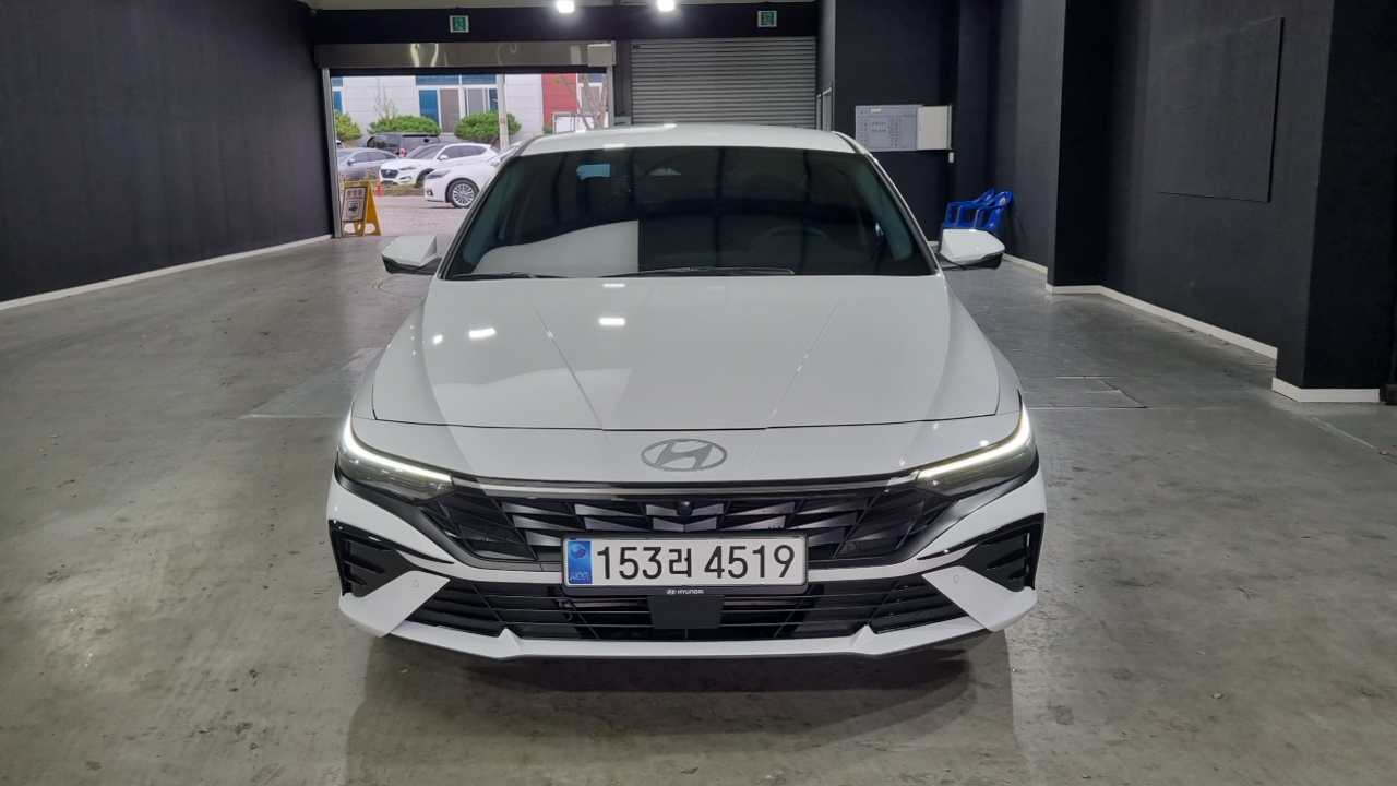 Hyundai AVANTE 1.6 Inspiration — пробег 21 104 км — фото 3 из 5