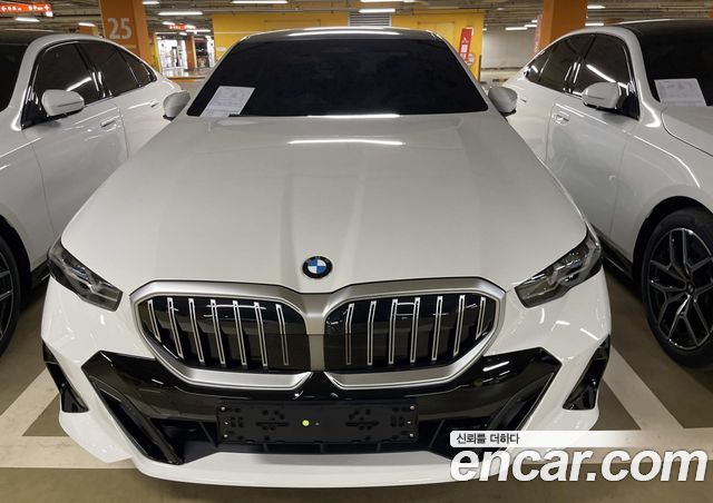 BMW 5-Series 520i — пробег 1 км — фото 1 из 5