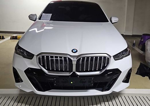 BMW 5-Series 520i — пробег 1 км — фото 1 из 5