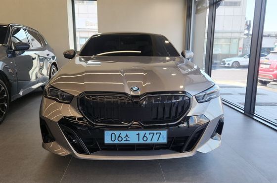 BMW i5 eDrive 40 M Sport — пробег 34 755 км — фото 3 из 5