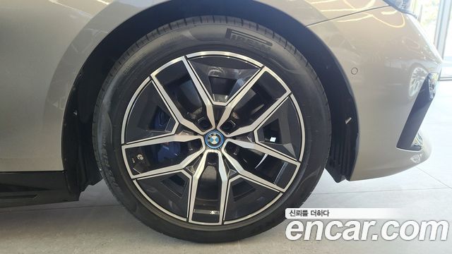 BMW i5 eDrive 40 M Sport — пробег 34 755 км — фото 5 из 5