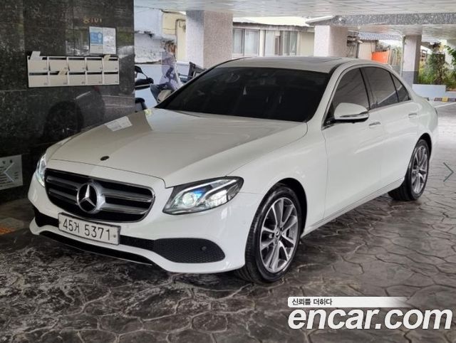 Mercedes-Benz E-Class E300 4MATIC Avnatgarde — пробег 17 860 км — фото 1 из 5