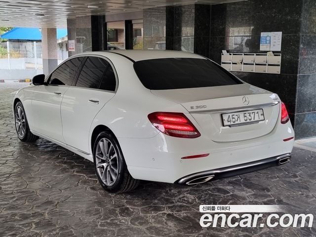 Mercedes-Benz E-Class E300 4MATIC Avnatgarde — пробег 17 860 км — фото 3 из 5