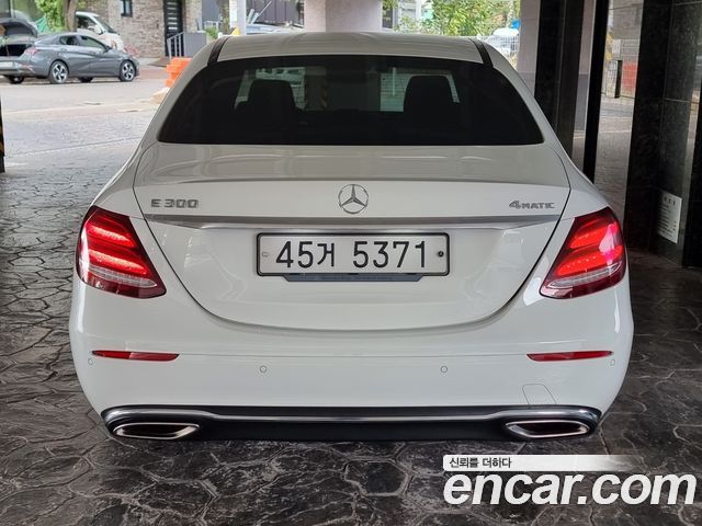 Mercedes-Benz E-Class E300 4MATIC Avnatgarde — пробег 17 860 км — фото 4 из 5