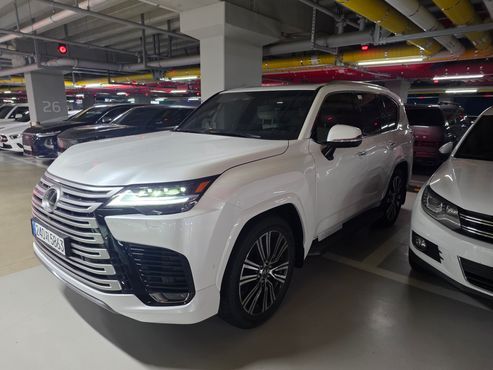 Lexus LX 700h Luxury — пробег 850 км — фото 2 из 5