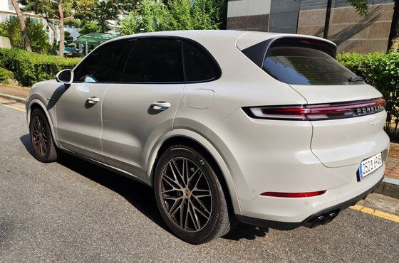 Porsche Cayenne 3.0 E-Hybrid — пробег 10 900 км — фото 2 из 5
