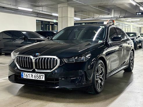 BMW 5-Series 520i — пробег 6 011 км — фото 1 из 5
