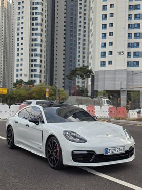 Porsche Panamera 4.0 GTS — пробег 65 600 км — фото 1 из 5