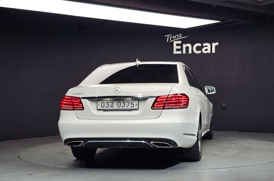 Mercedes-Benz E-Class E220 Bluetec Avantgarde — пробег 133 463 км — фото 4 из 5