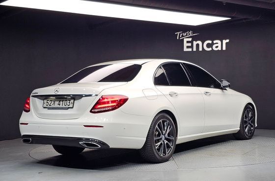 Mercedes-Benz E-Class E220d Avantgarde — пробег 163 233 км — фото 2 из 5