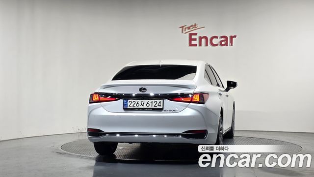 Lexus ES Executive — пробег 41 252 км — фото 4 из 5