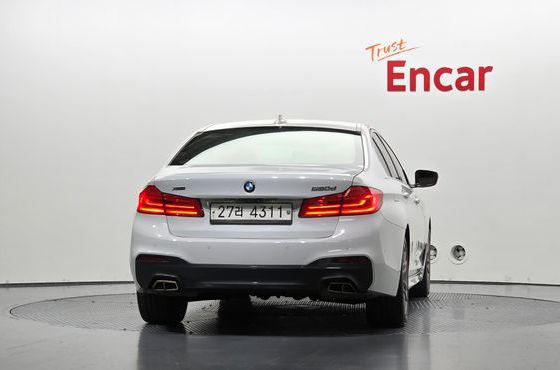 BMW 5-Series 520d xDrive M Sport Package — пробег 185 530 км — фото 4 из 5